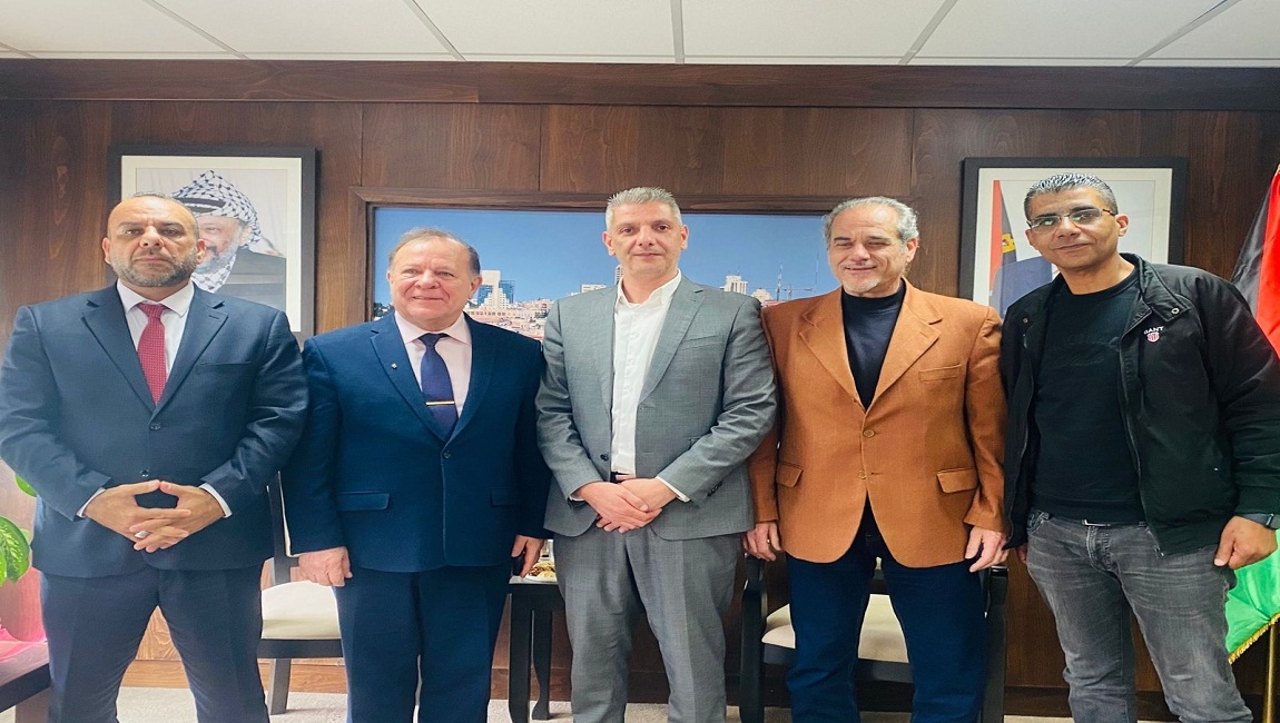 أبو الحمص يستقبل الكاتب والمسرحي الروسي بونوليانيكوف  