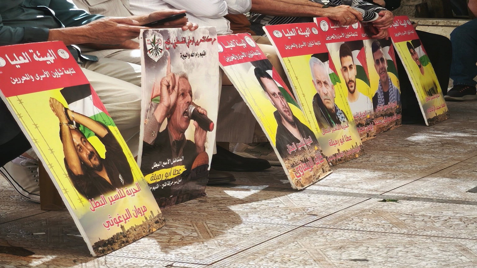 صور | من الوقفة التضامنية الأسبوعية التي دعت اليها مؤسسات الأسرى والقوى الوطنية دعماً وإسناداً للأسرى داخل سجون الاحتلال